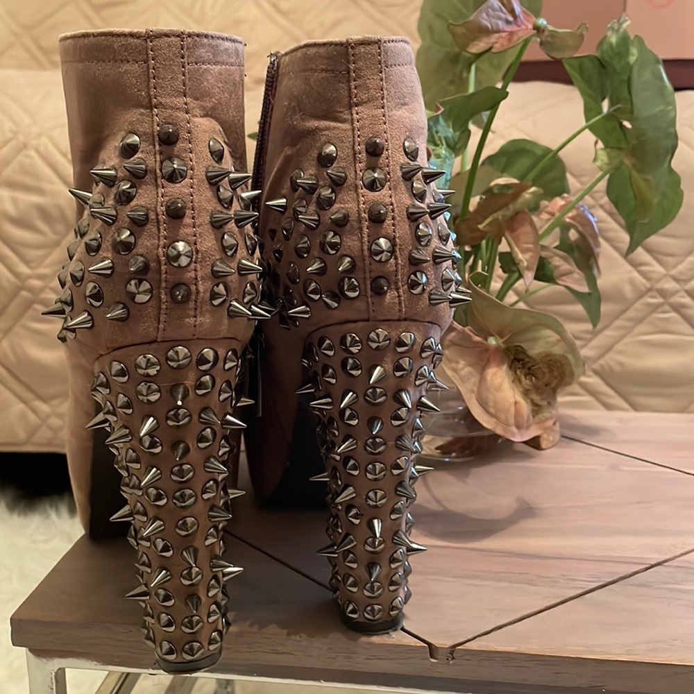 Spike platform